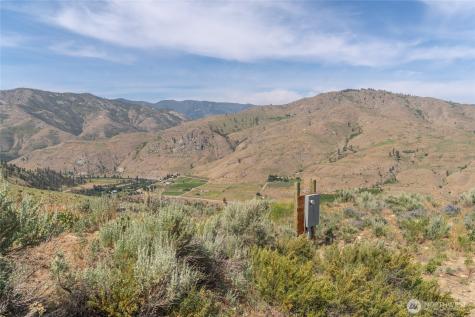 15 Cowboy Road Pateros WA 98846