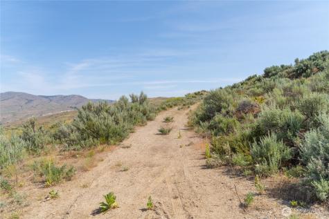 15 Cowboy Road Pateros WA 98846