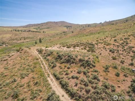 15 Cowboy Road Pateros WA 98846