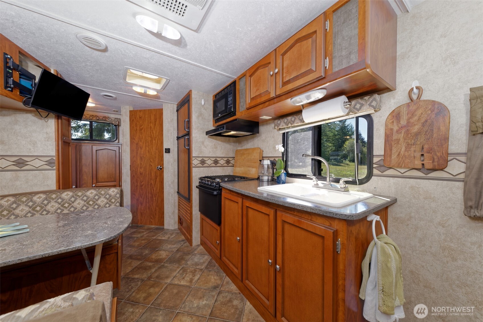 1982 W Ford Loop Road Elma WA 98541