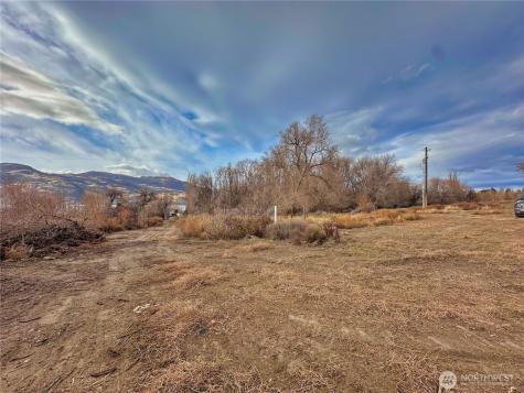 433 Eastlake Road Oroville WA 98844
