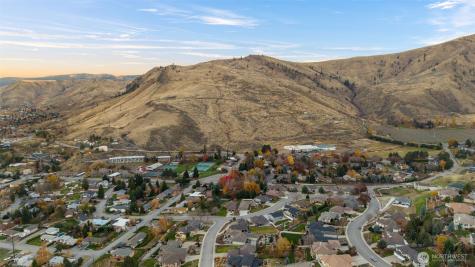 756 Castle Heights Drive Wenatchee WA 98801