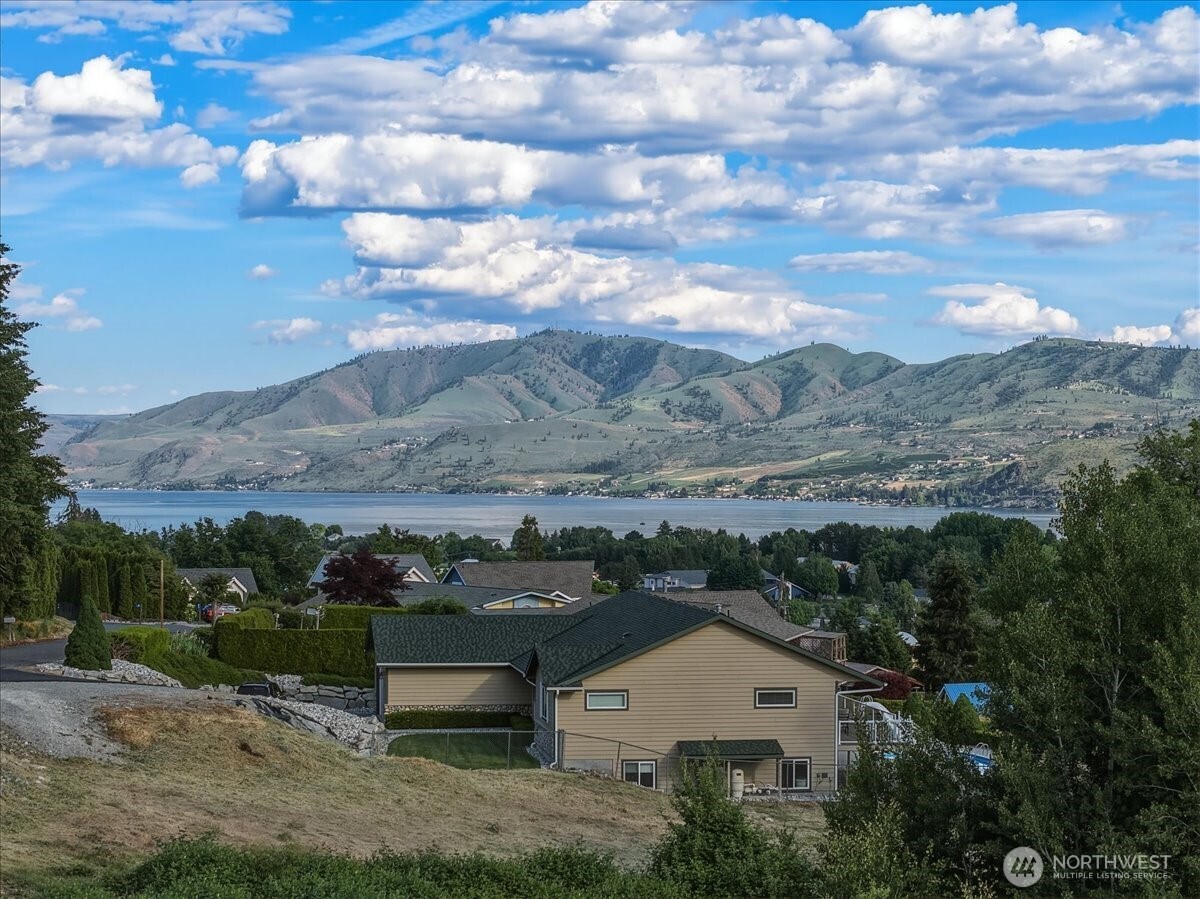 241 Lakeshore Drive Manson WA 98831