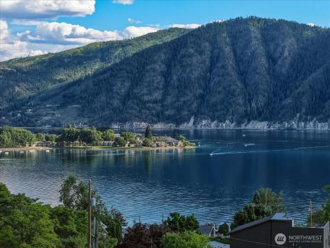 241 Lakeshore Drive Manson WA 98831
