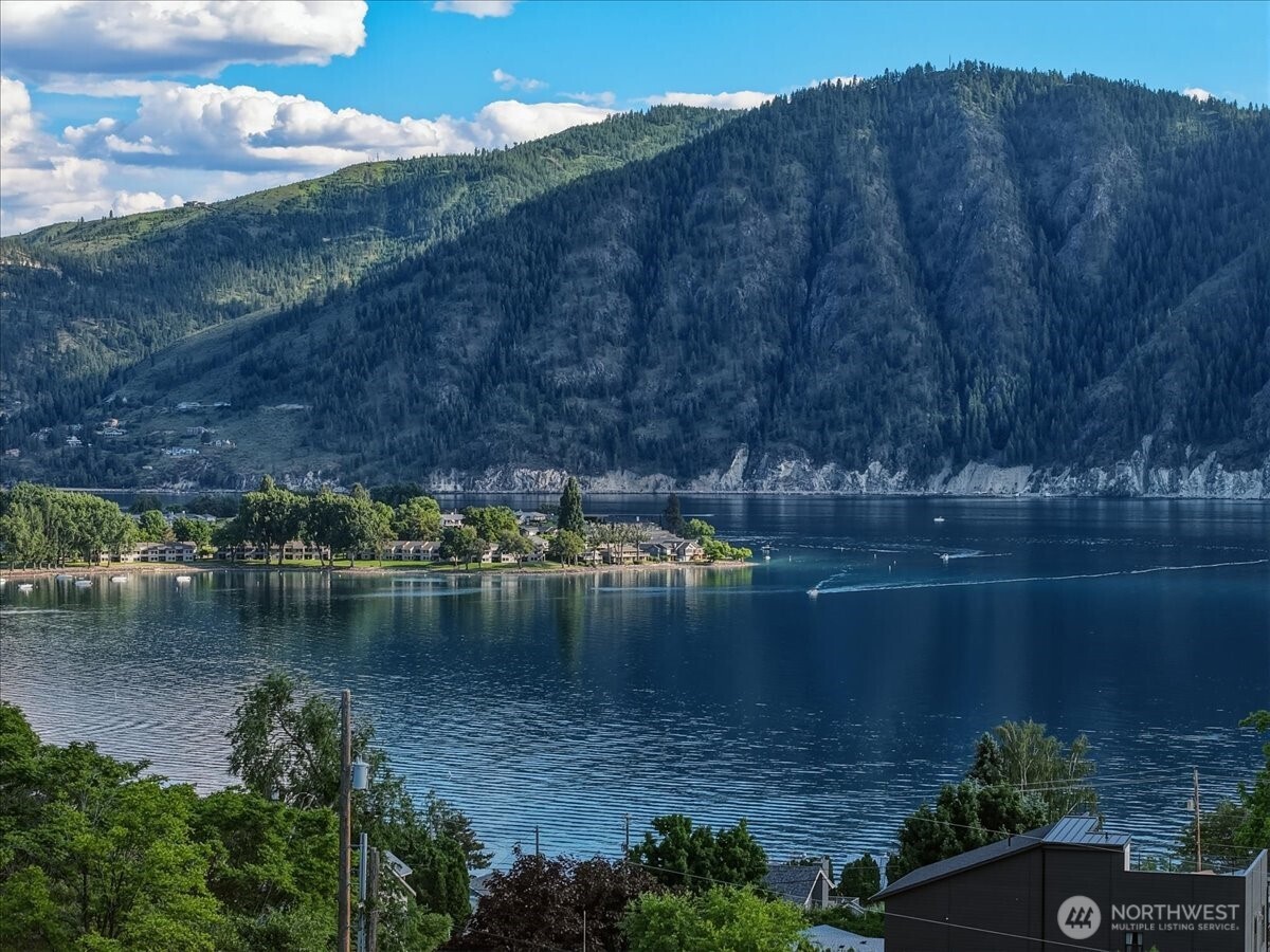 241 Lakeshore Drive Manson WA 98831