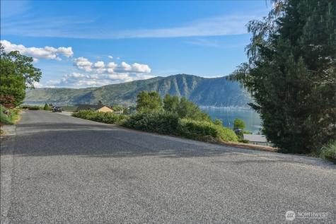 241 Lakeshore Drive Manson WA 98831