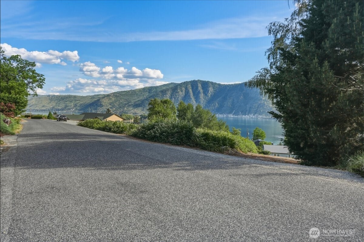 241 Lakeshore Drive Manson WA 98831