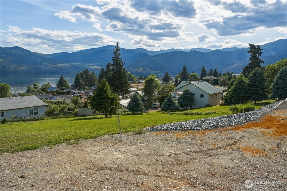 241 Lakeshore Drive Manson WA 98831