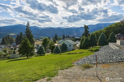241 Lakeshore Drive Manson WA 98831