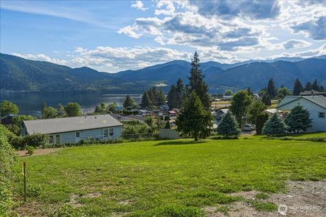 241 Lakeshore Drive Manson WA 98831