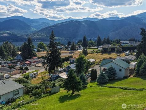 241 Lakeshore Drive Manson WA 98831