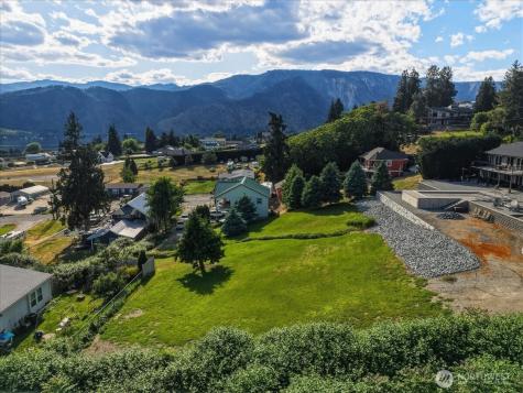 241 Lakeshore Drive Manson WA 98831