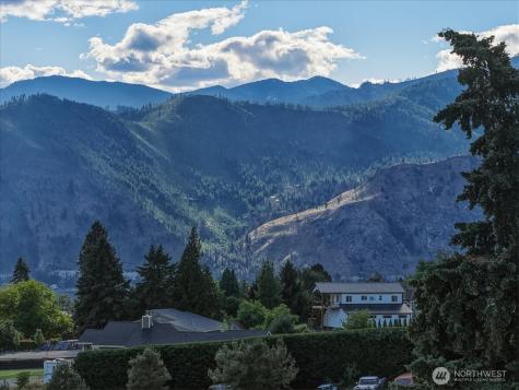241 Lakeshore Drive Manson WA 98831