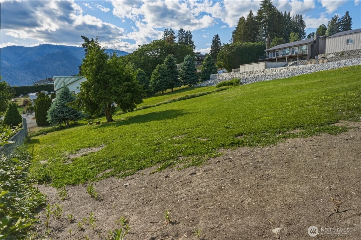 241 Lakeshore Drive Manson WA 98831