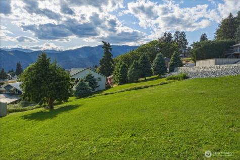 241 Lakeshore Drive Manson WA 98831
