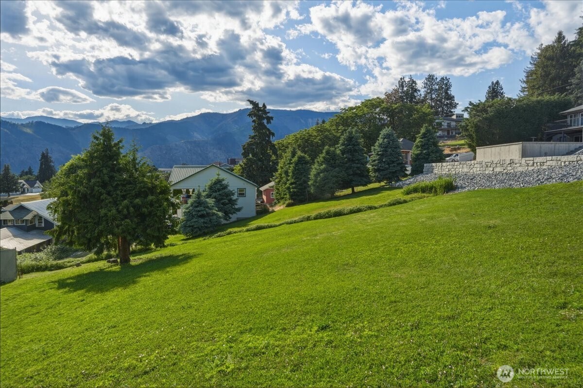 241 Lakeshore Drive Manson WA 98831