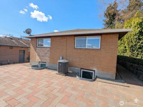 8006 25th Avenue NW Seattle WA 98117