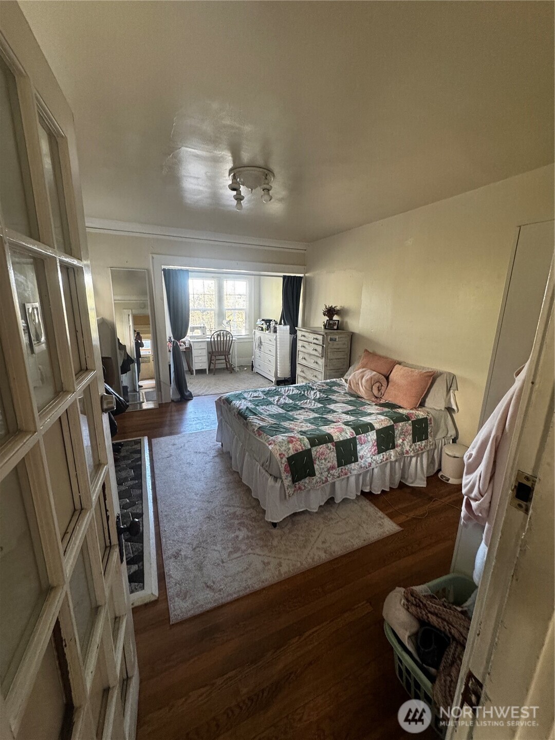 5235 19th Avenue NE Seattle WA 98105