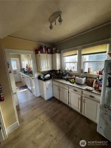 5235 19th Avenue NE Seattle WA 98105
