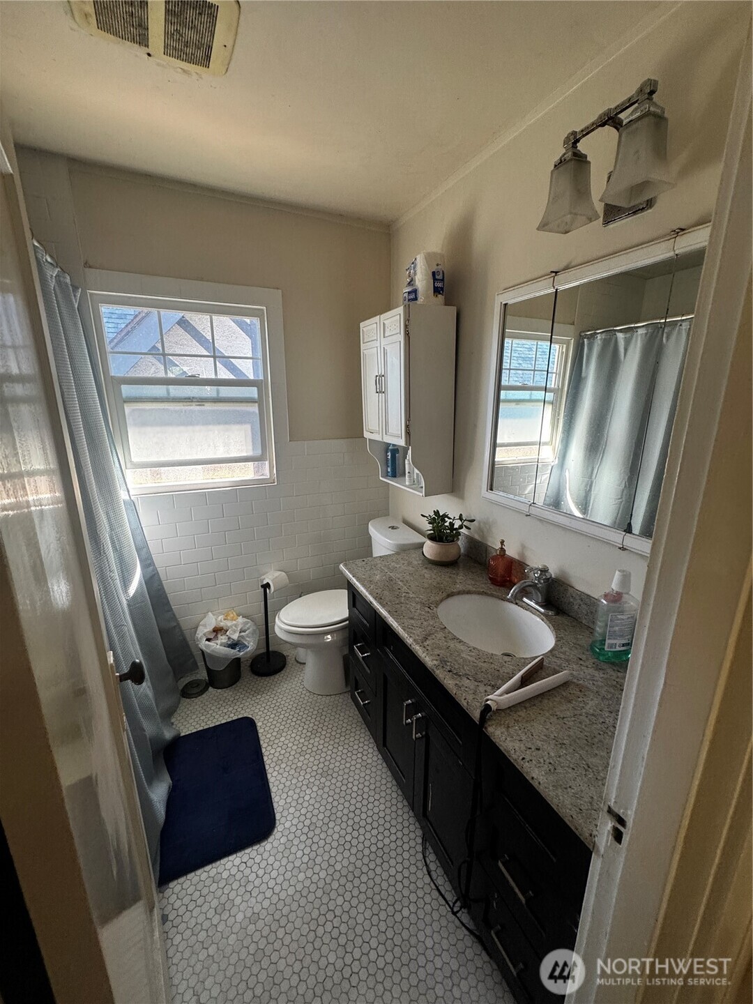5235 19th Avenue NE Seattle WA 98105