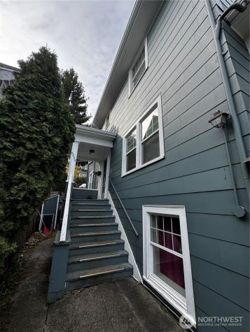 5235 19th Avenue NE Seattle WA 98105