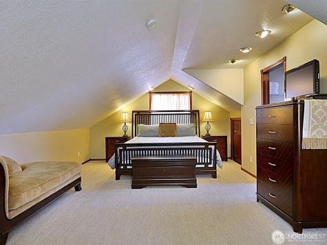 7842 Lake City Way NE Seattle WA 98115