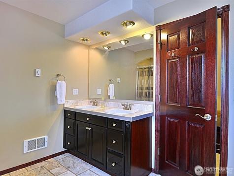 7842 Lake City Way NE Seattle WA 98115