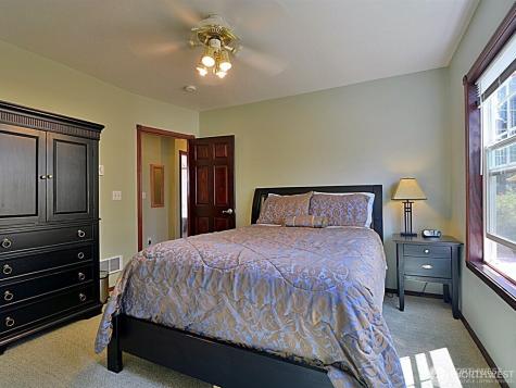 7842 Lake City Way NE Seattle WA 98115