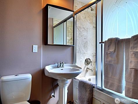 7842 Lake City Way NE Seattle WA 98115