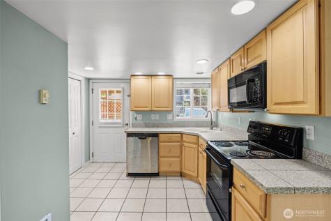 7842 Lake City Way NE Seattle WA 98115