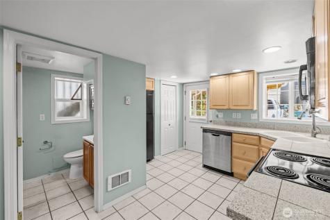 7842 Lake City Way NE Seattle WA 98115