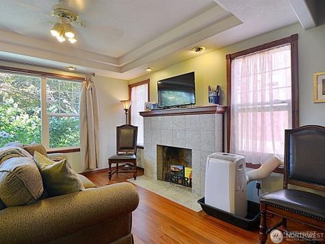 7842 Lake City Way NE Seattle WA 98115