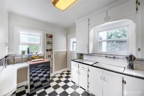 5755 25th Avenue NE Seattle WA 98105