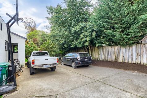 5755 25th Avenue NE Seattle WA 98105