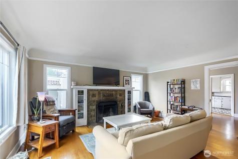 5755 25th Avenue NE Seattle WA 98105