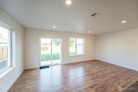 1070 S Grand Drive Moses Lake WA 98837