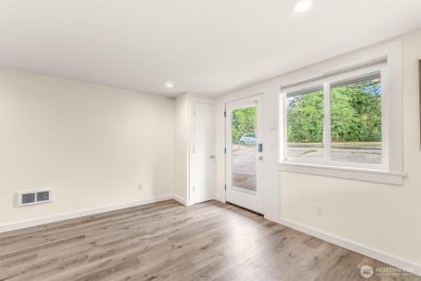9251 N Ashworth Avenue N Seattle WA 98103