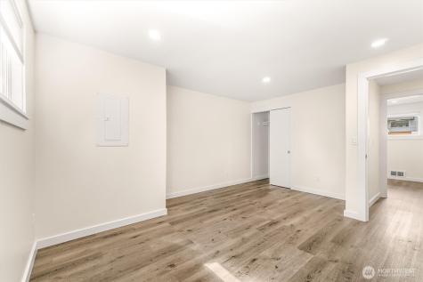 9251 N Ashworth Avenue N Seattle WA 98103