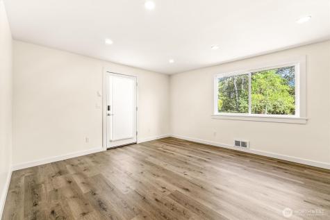 9251 N Ashworth Avenue N Seattle WA 98103