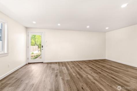 9251 N Ashworth Avenue N Seattle WA 98103