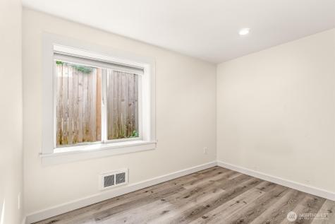 9251 N Ashworth Avenue N Seattle WA 98103