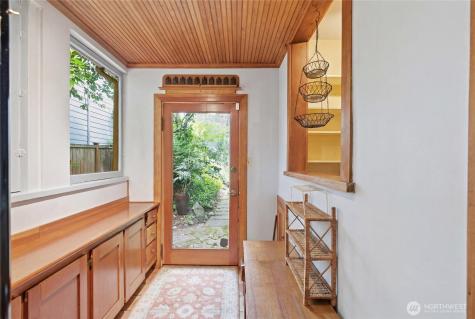 802 16th Avenue Seattle WA 98122