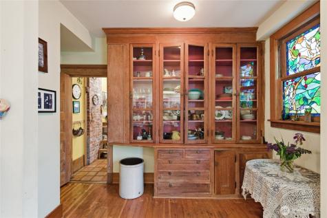 802 16th Avenue Seattle WA 98122