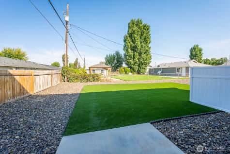 1073 S Grand Drive Moses Lake WA 98837