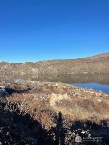 270 Starr Road Pateros WA 98846