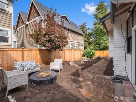 9701 Roosevelt Way NE Seattle WA 98115
