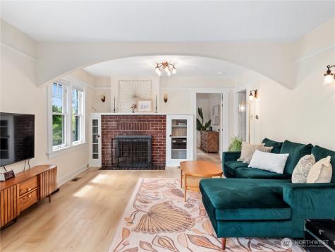 9701 Roosevelt Way NE Seattle WA 98115