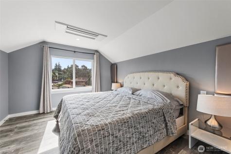6707 Aurora Avenue N Seattle WA 98103