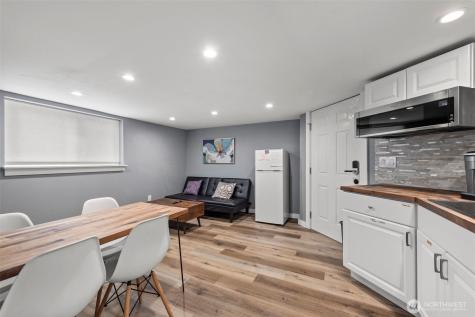 6707 Aurora Avenue N Seattle WA 98103