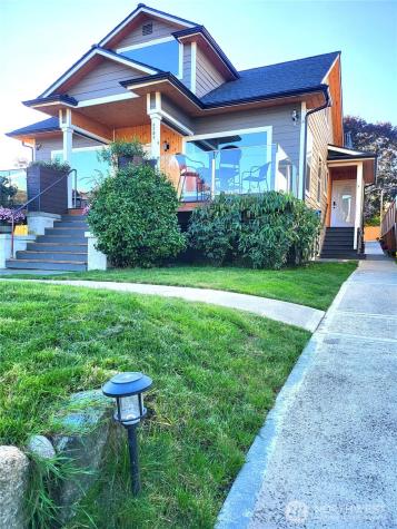 6707 Aurora Avenue N Seattle WA 98103